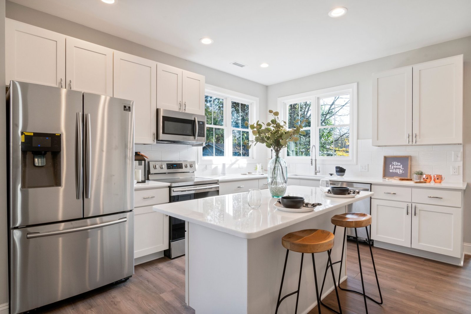 Best Flooring for a Kitchen with Underfloor Heating (UK Guide) Best Flooring for a Kitchen with Underfloor Heating (UK Guide)